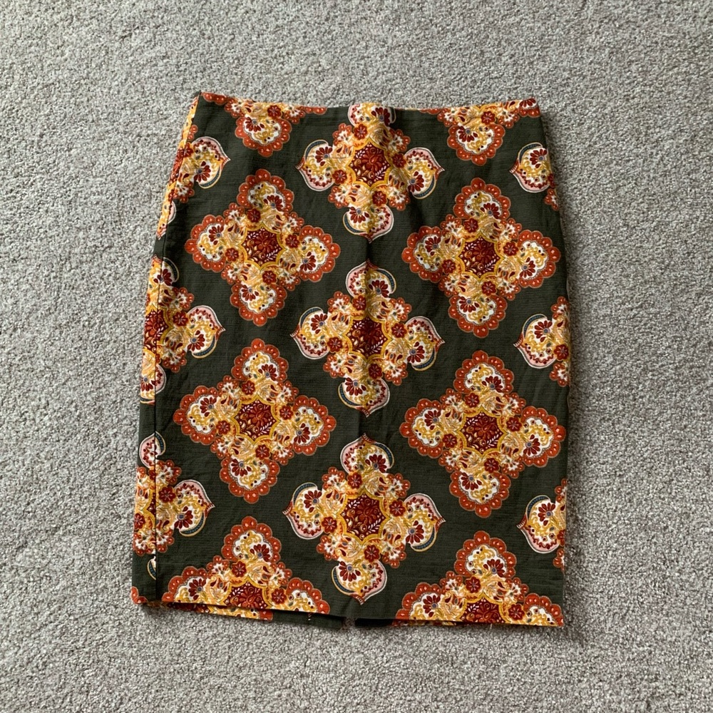 Patterned pencil skirt. Like brand new!